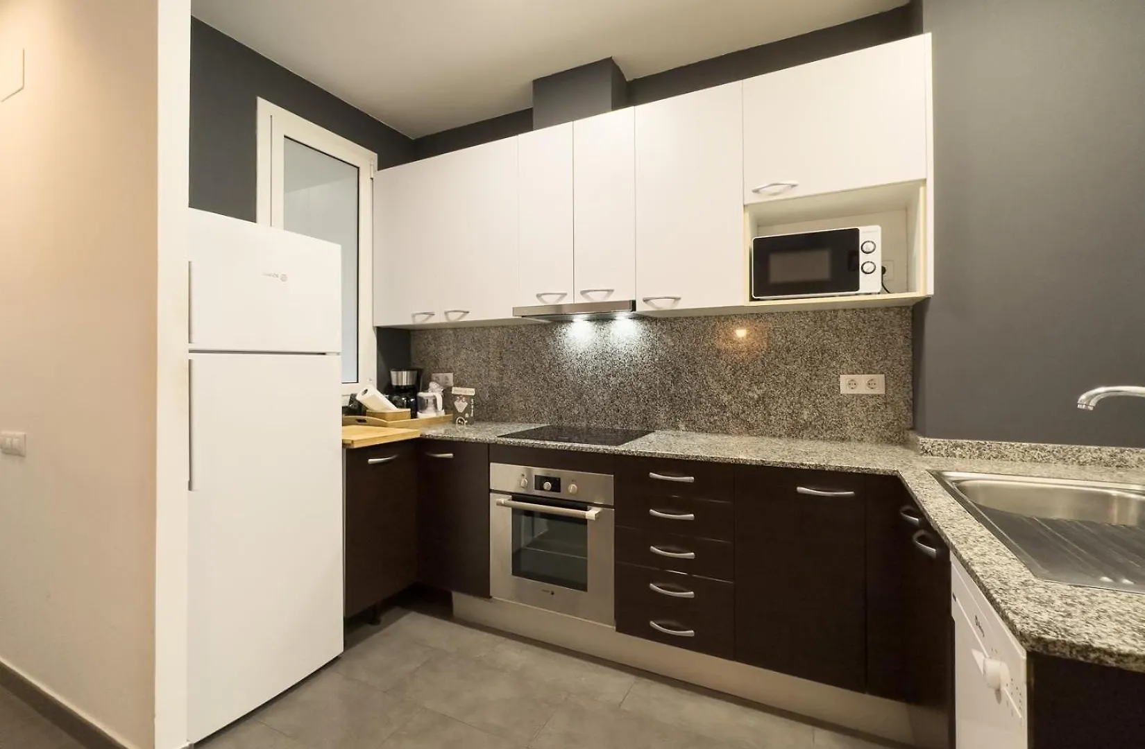Ainb Barcelona Sants Apartments