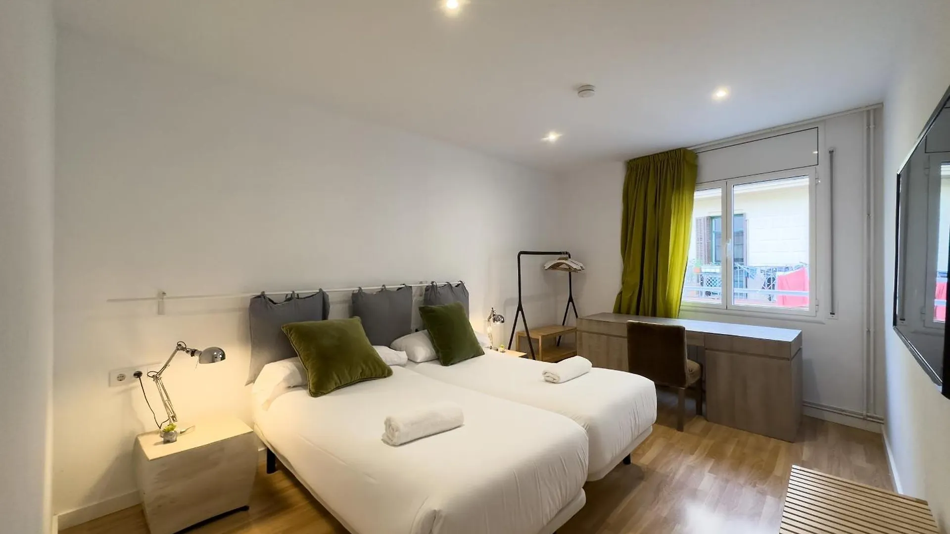 Ainb Barcelona Sants Apartments