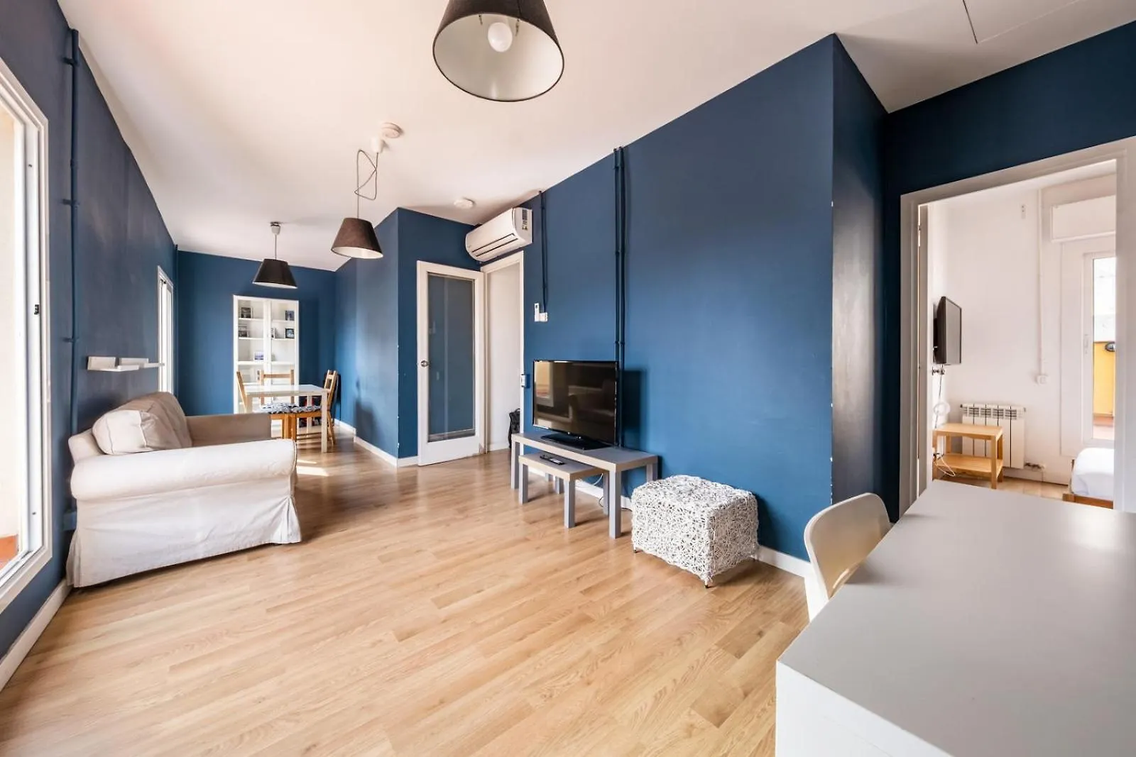 Ainb Barcelona Sants Apartments