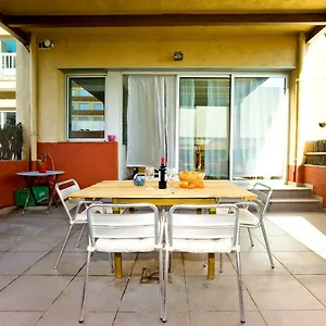Amplio Con Terraza En Zona Muy Tranquila Apartamento